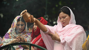 नागपाेखरीमा बिहानैदेखि भक्तजनकाे घुइँचाे (तस्वीरहरू)